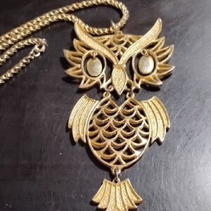Vintage Costume Jewelry Unbranded Goldtone Articulated 4.5" Owl Pendant Necklace